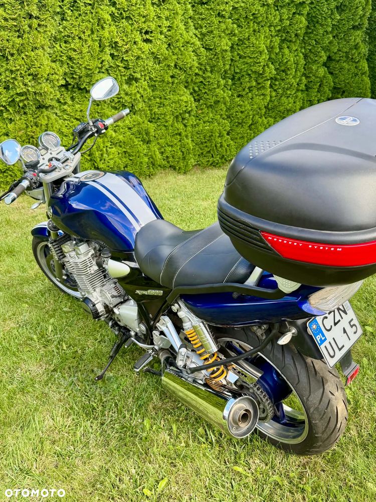 Yamaha XJR - 5