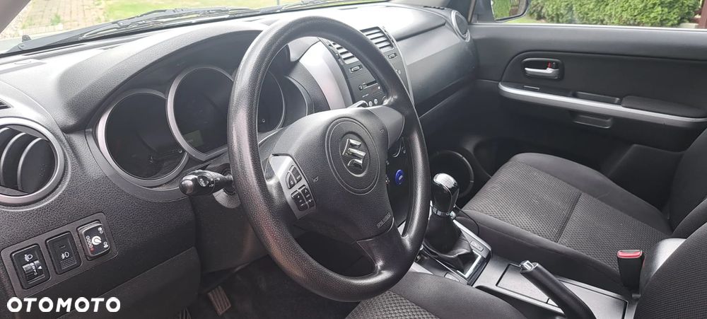 Suzuki Grand Vitara 2.0 - 8