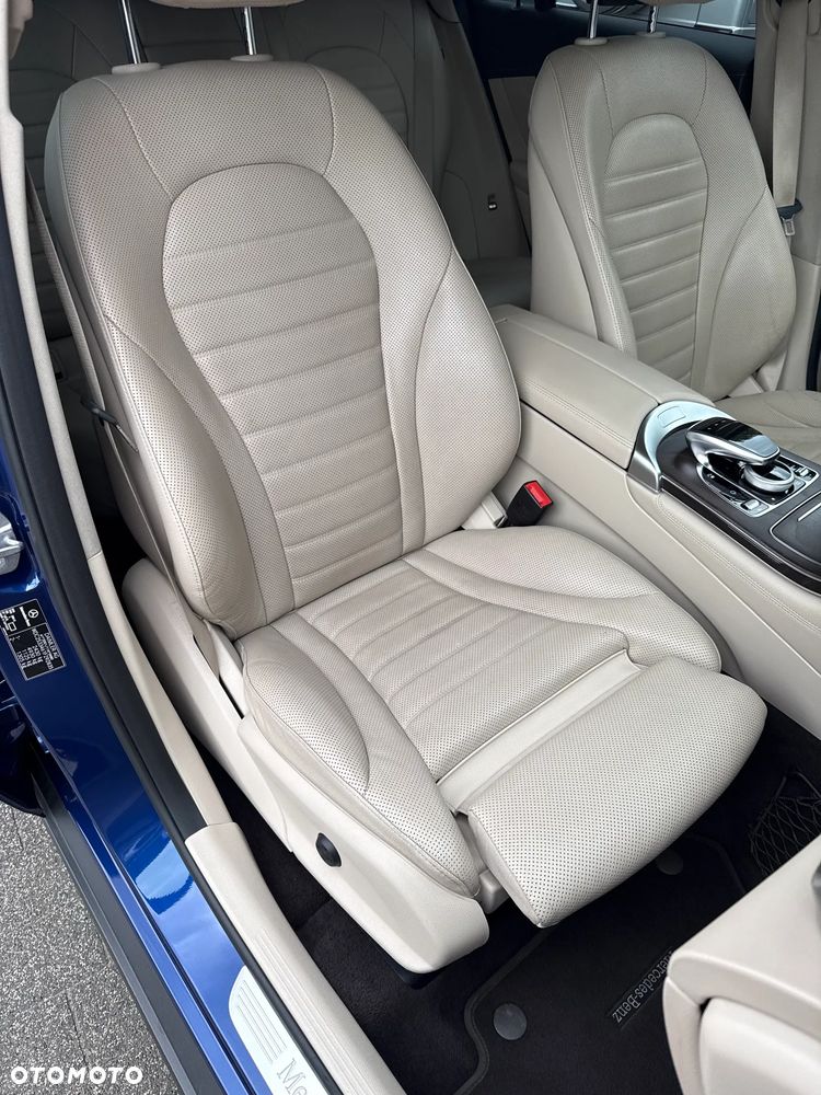 Mercedes-Benz GLC 250 4Matic 9G-TRONIC AMG Line - 35