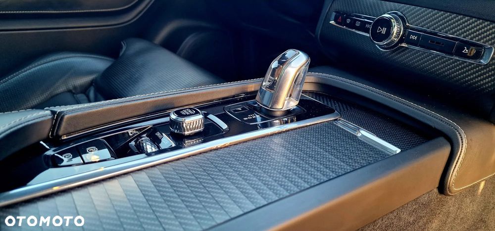 Volvo XC 90 T8 AWD Plug-In Hybrid R-Design 7os - 25