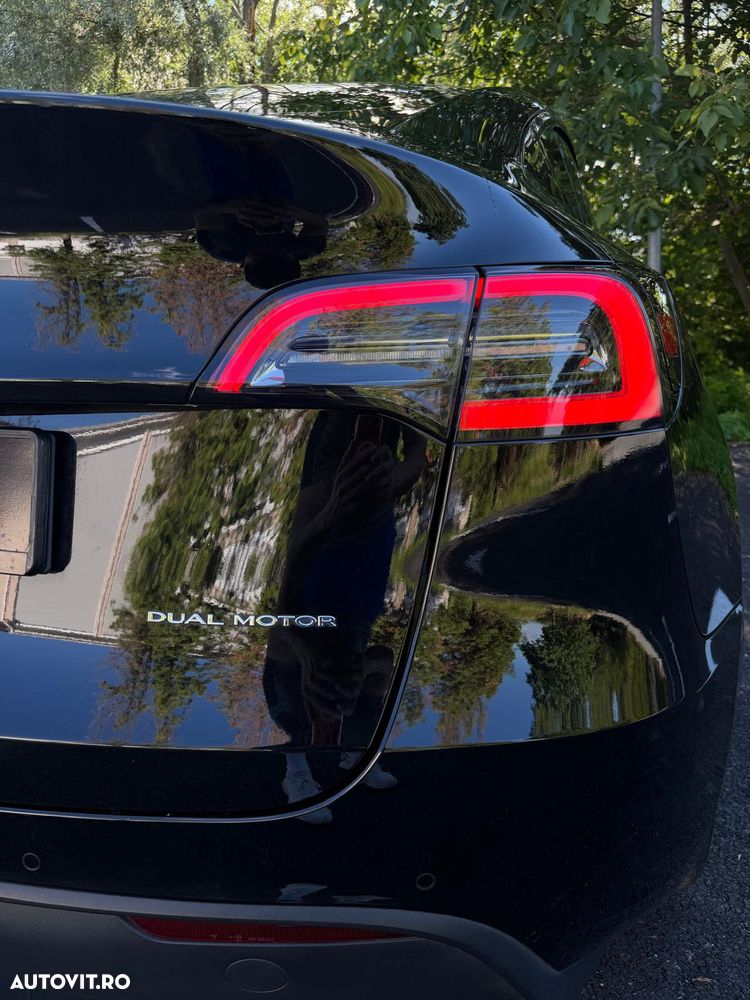 Tesla Model Y Long Range Dual Motor AWD - 31