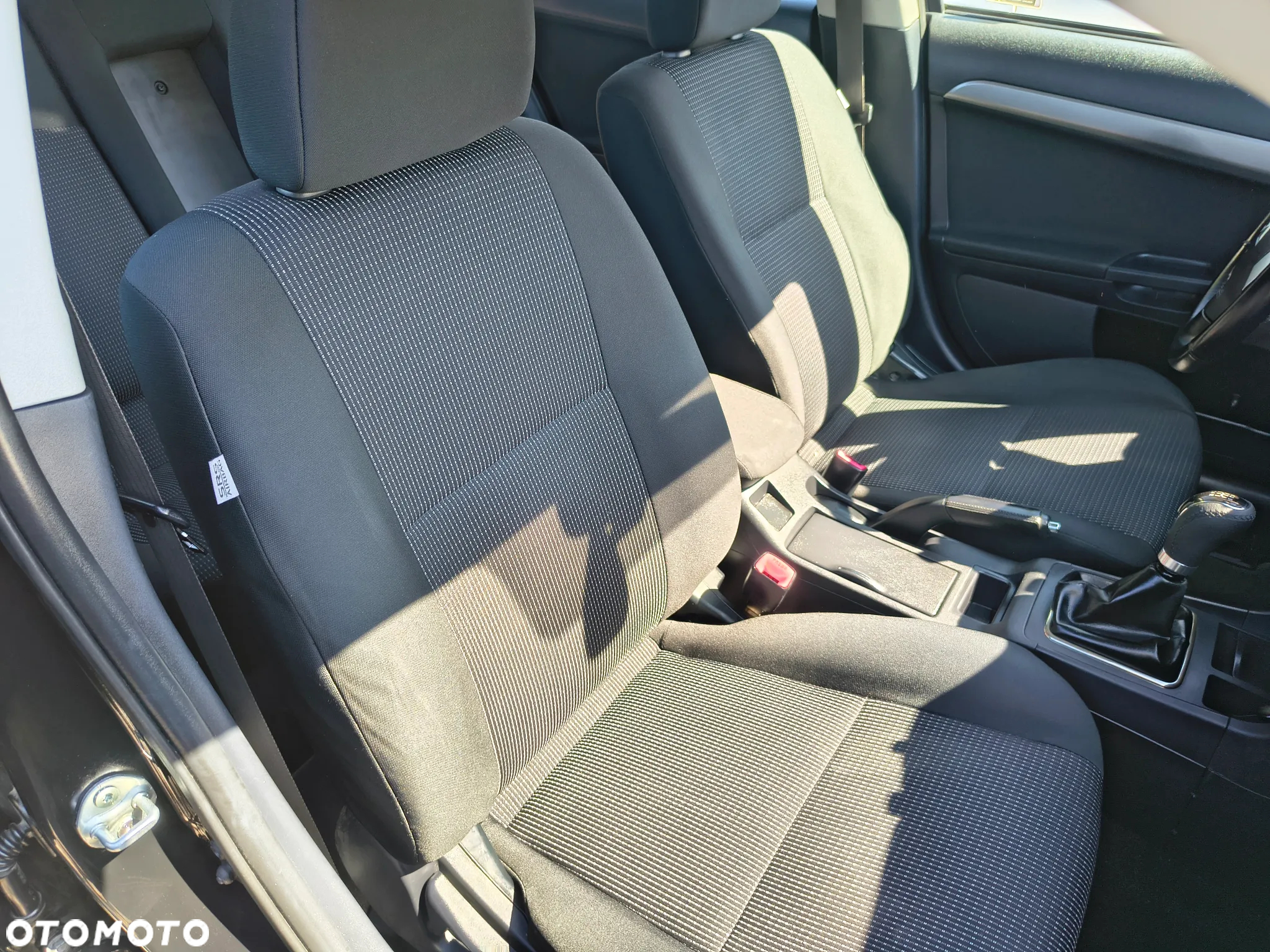 Mitsubishi Lancer 1.5 Invite - 34