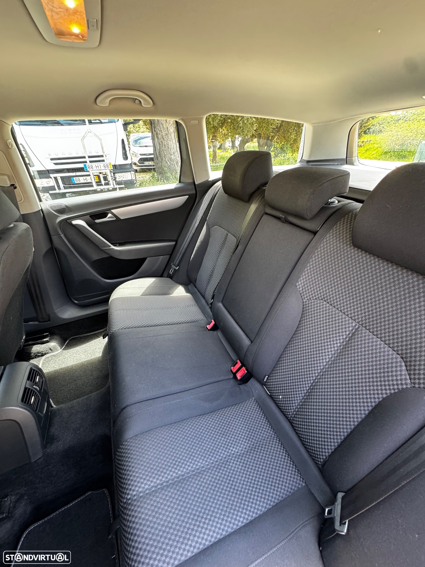 VW Passat Variant 1.6 TDI BlueMotion - 14