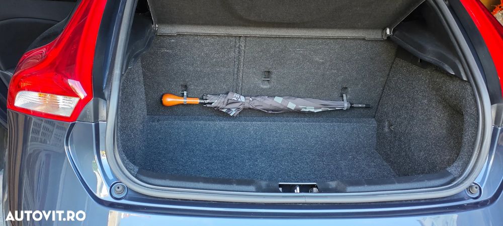 Volvo V40 D2 Momentum - 8