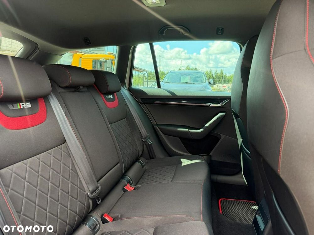 Skoda Octavia 2.0 TDI DSG RS - 23