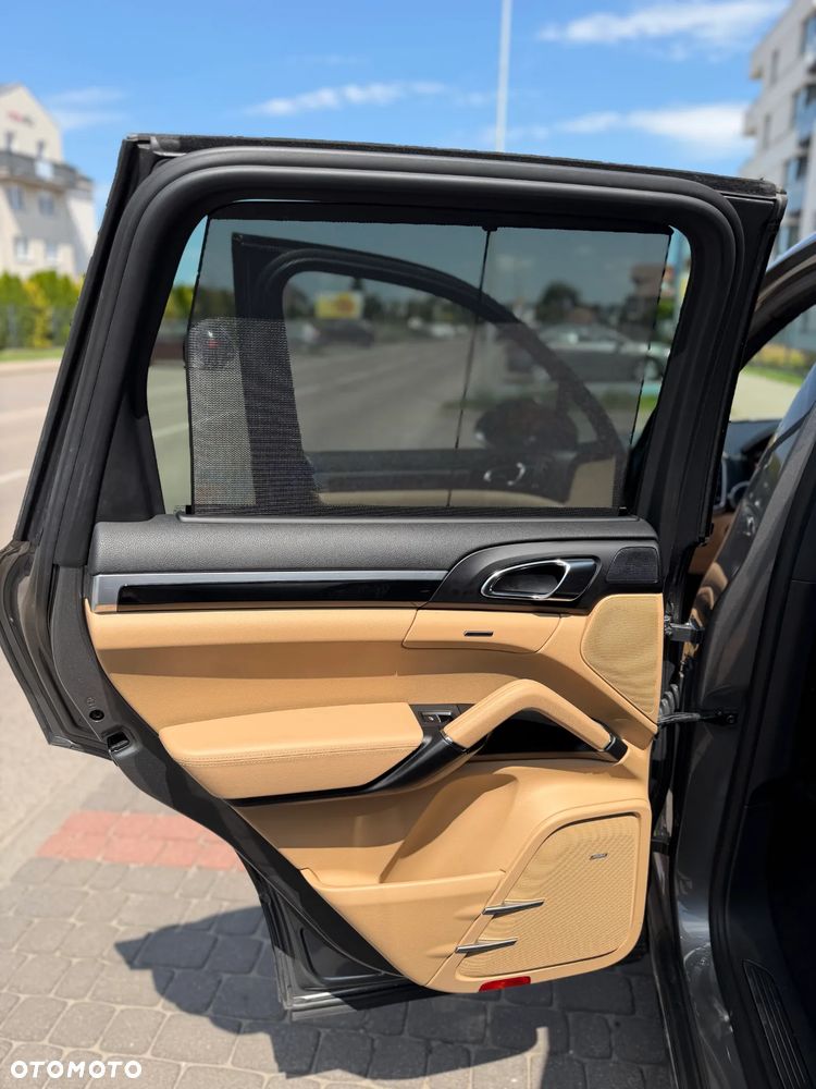 Porsche Cayenne S - 26