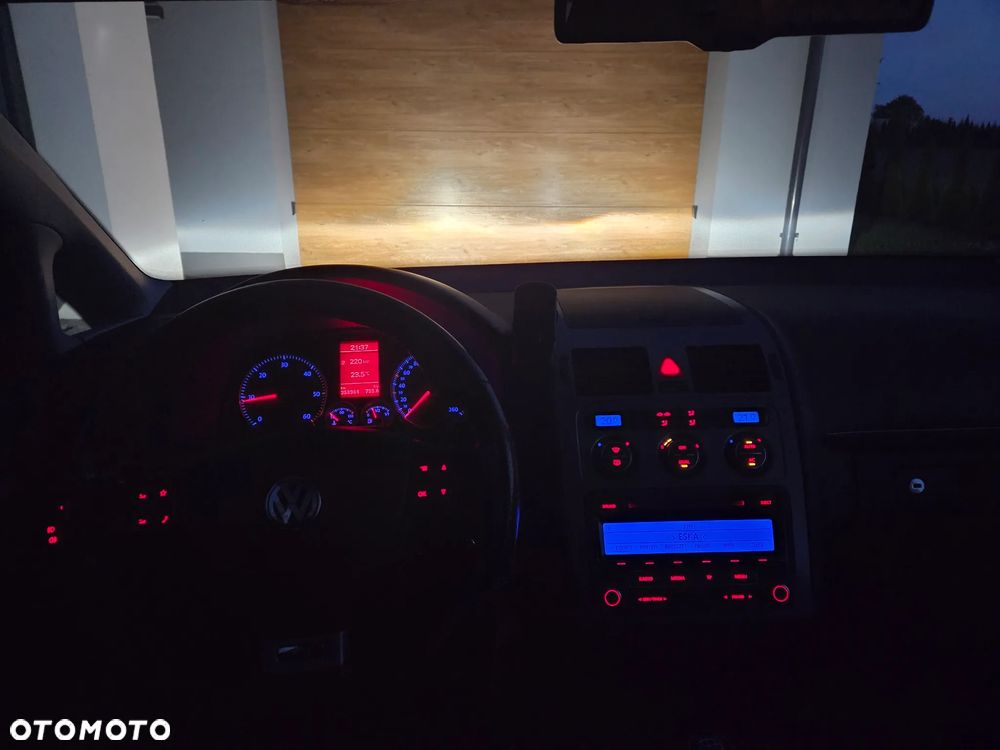Volkswagen Touran 2.0 TDI Q-Line - 12