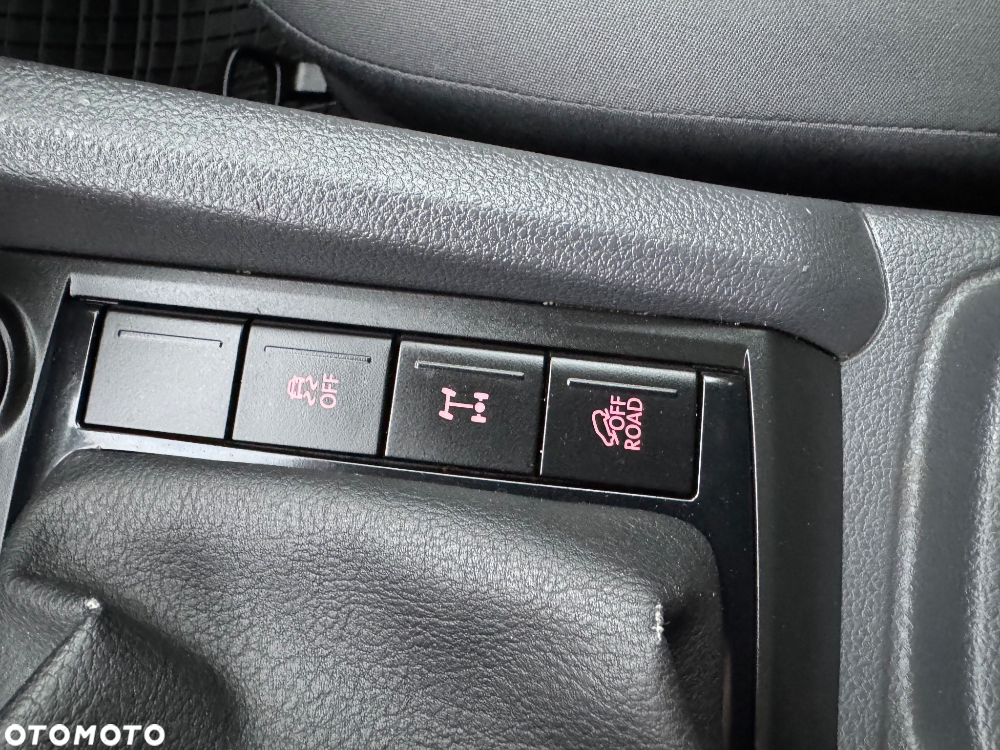 Volkswagen Amarok 2.0 TDI 4MOTION BMT - 32