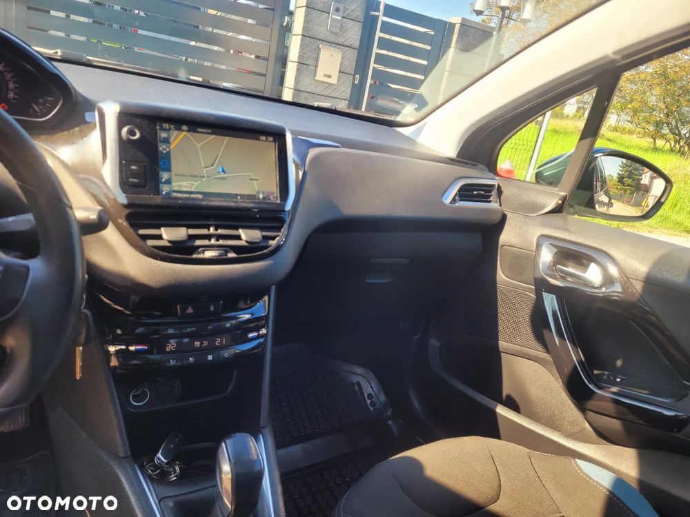 Peugeot 208 120 VTI Intuitive - 9