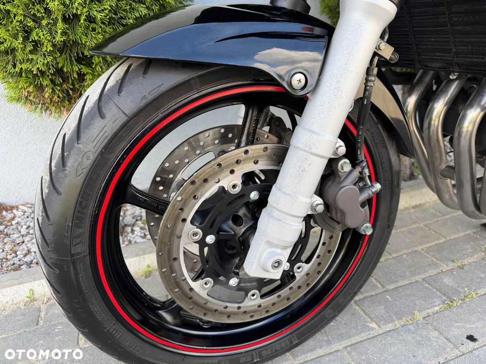 Yamaha FZ - 28