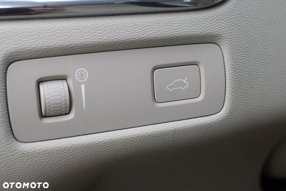 Volvo XC 60 D4 AWD Momentum - 17