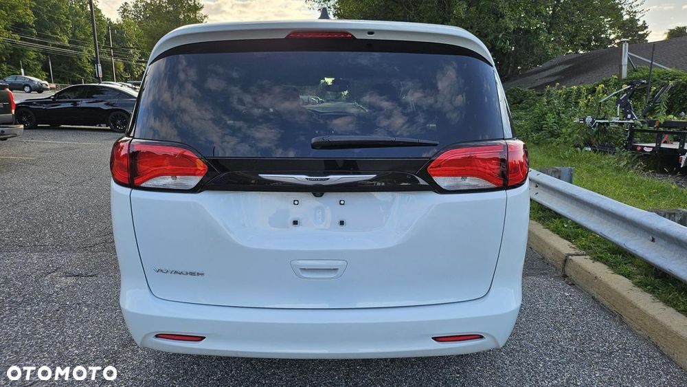 Chrysler Pacifica - 5