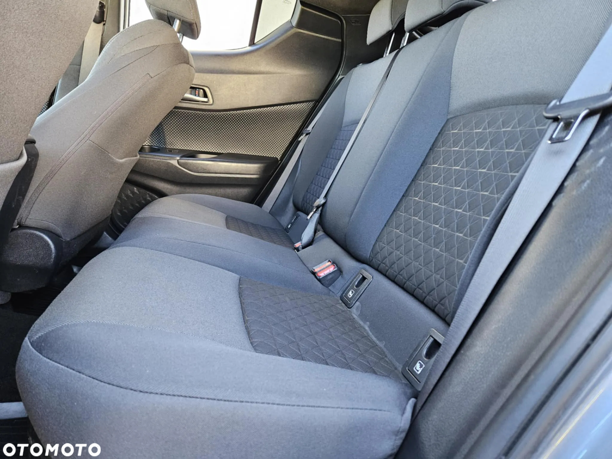 Toyota C-HR 1.8 Hybrid Business - 16