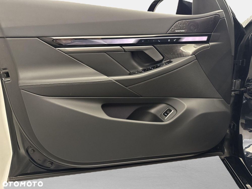BMW Seria 5 520i mHEV M Sport - 12