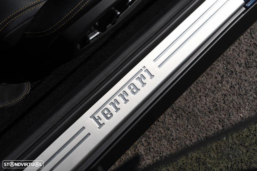 Ferrari GTC4 Lusso - 16