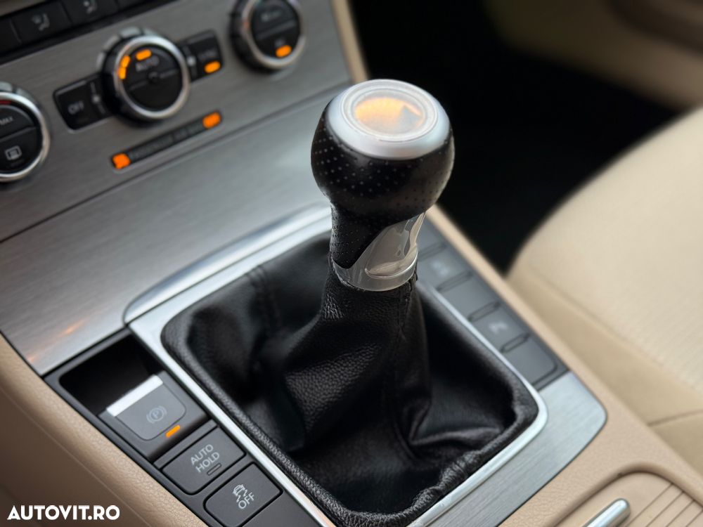 Volkswagen Passat 2.0 TDI BlueMotion Tehnology Comfortline - 11