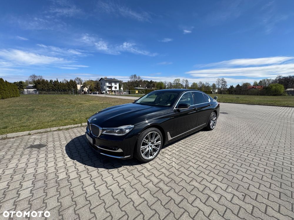 BMW Seria 7 750i xDrive - 1