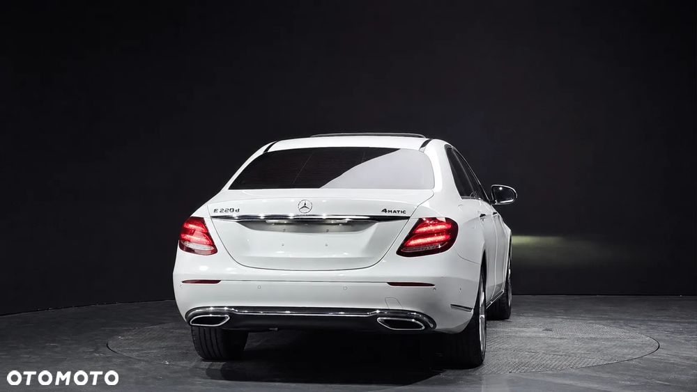 Mercedes-Benz Klasa E 220 d 4-Matic Business Edition 9G-TRONIC - 4