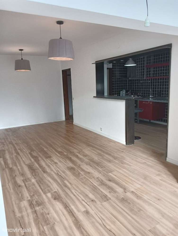 Apertamento T2 Santo Antonio dos Cavaleiros - Grande imagem: 2/10