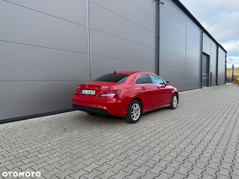 Mercedes-Benz CLA 180 7G-DCT - 3