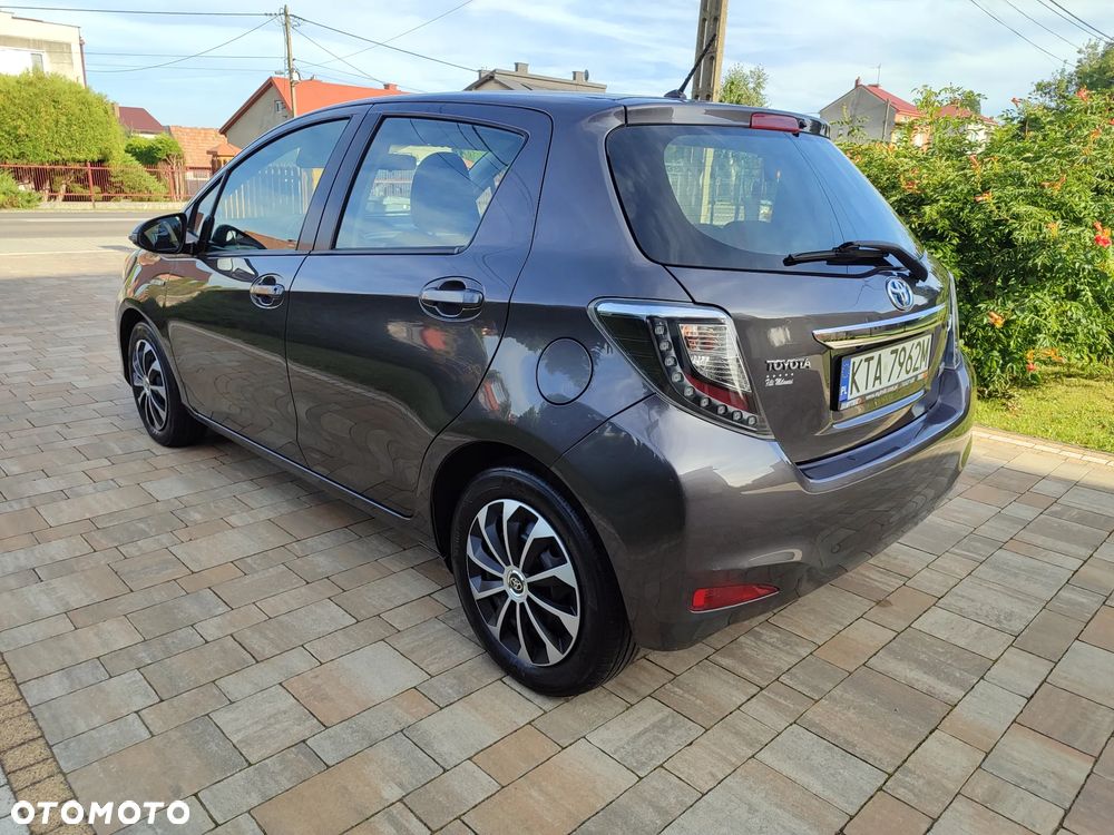Toyota Yaris Hybrid 100 Life - 3