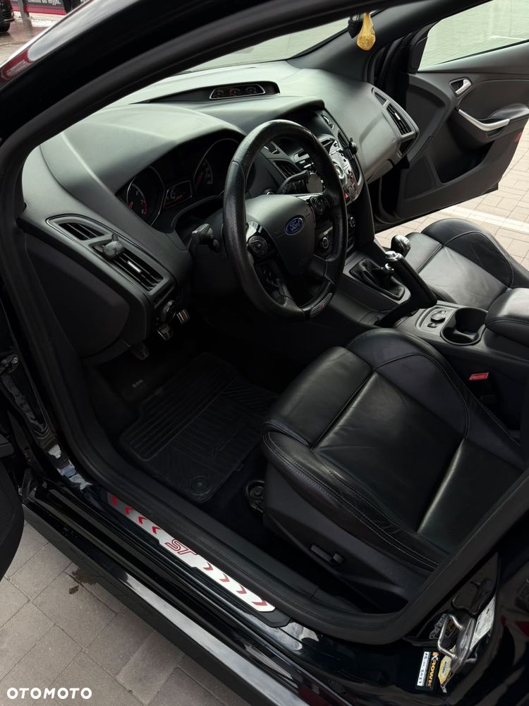 Ford Focus 2.0 EcoBoost ST mit Leder-Sport-Paket - 23