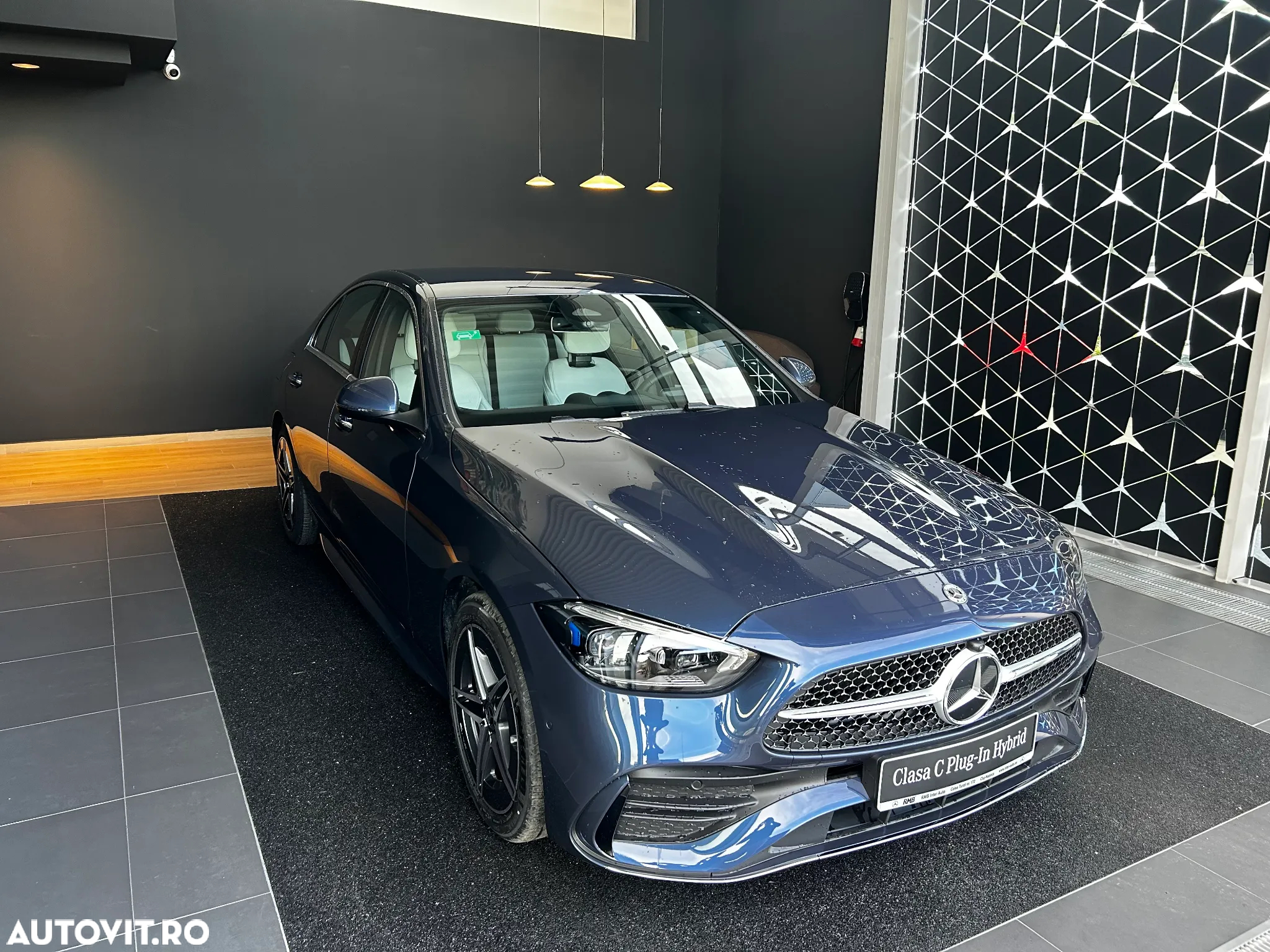 Mercedes-Benz C 300 e 4Matic 9G-TRONIC AMG Line - 2