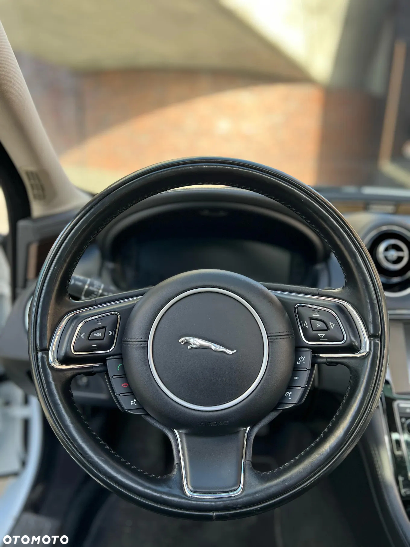 Jaguar XJ - 14
