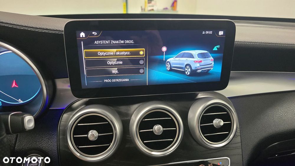Mercedes-Benz GLC 300 d 4Matic 9G-TRONIC AMG Line Plus - 31