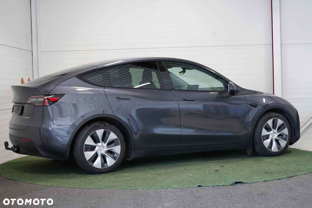 Tesla Model Y Long Range AWD - 3