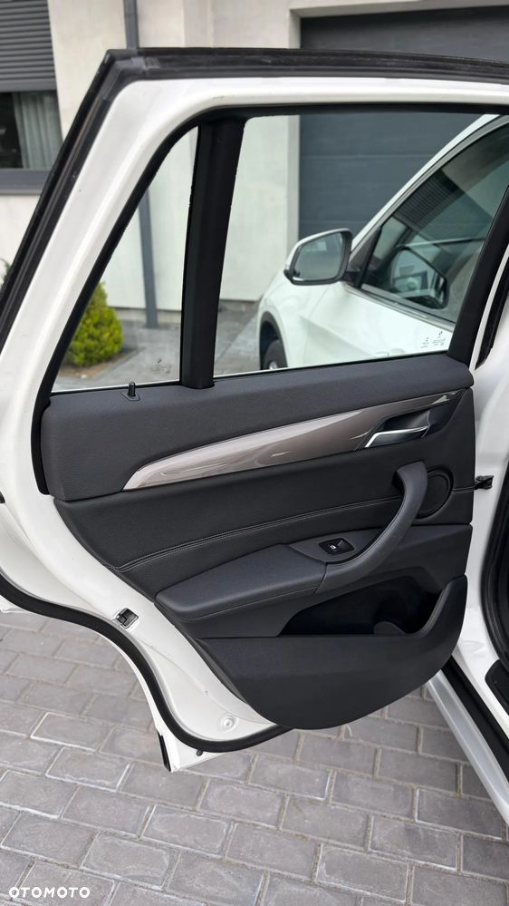 BMW X1 sDrive18i - 25