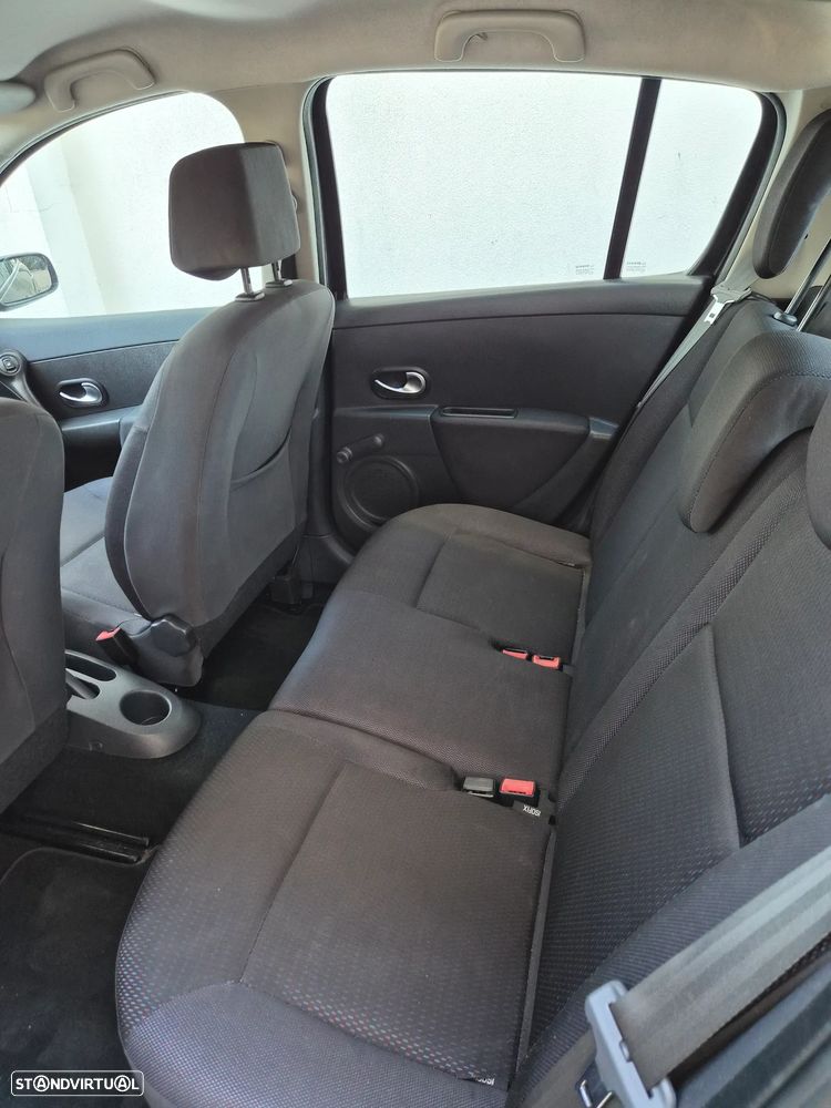 Renault Clio 1.2 16V Confort - 6