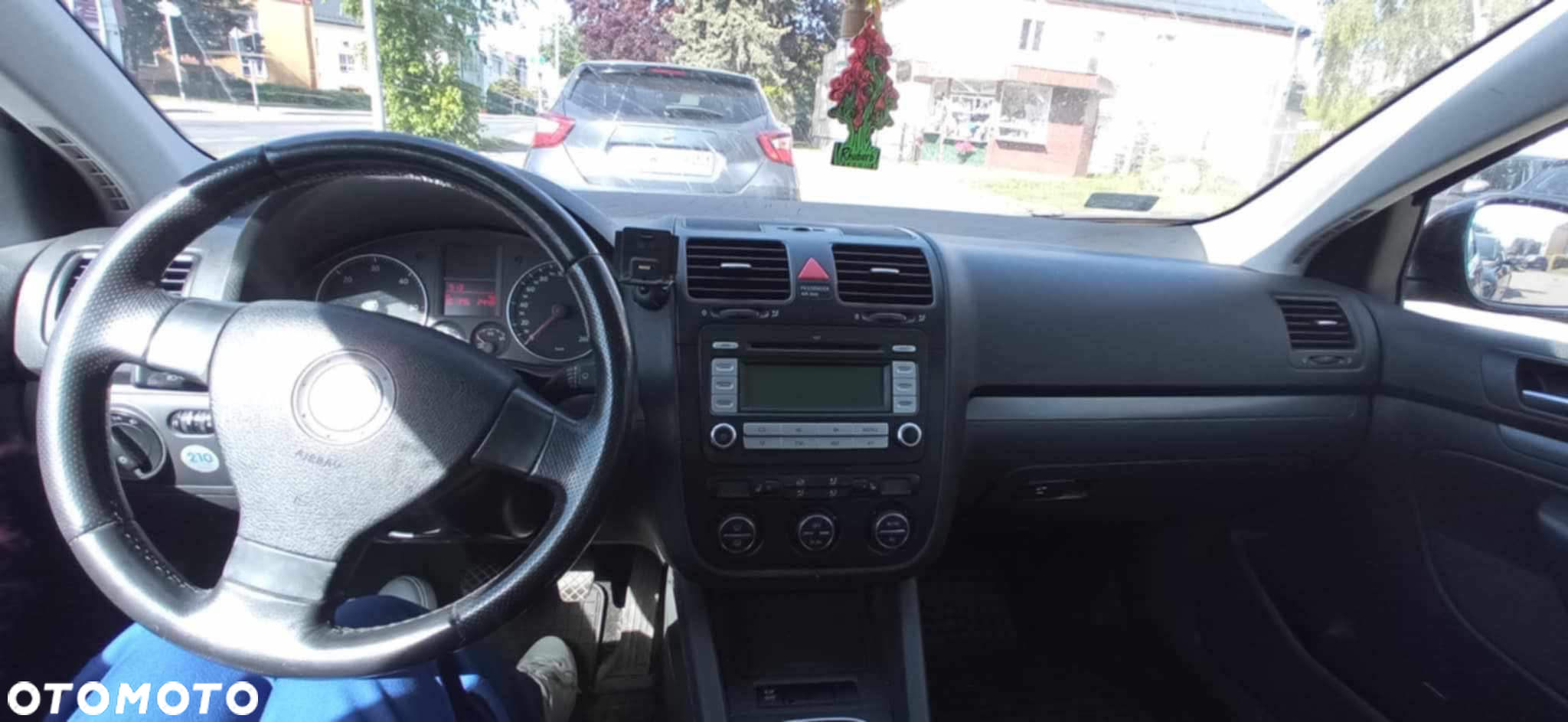 Volkswagen Golf - 10