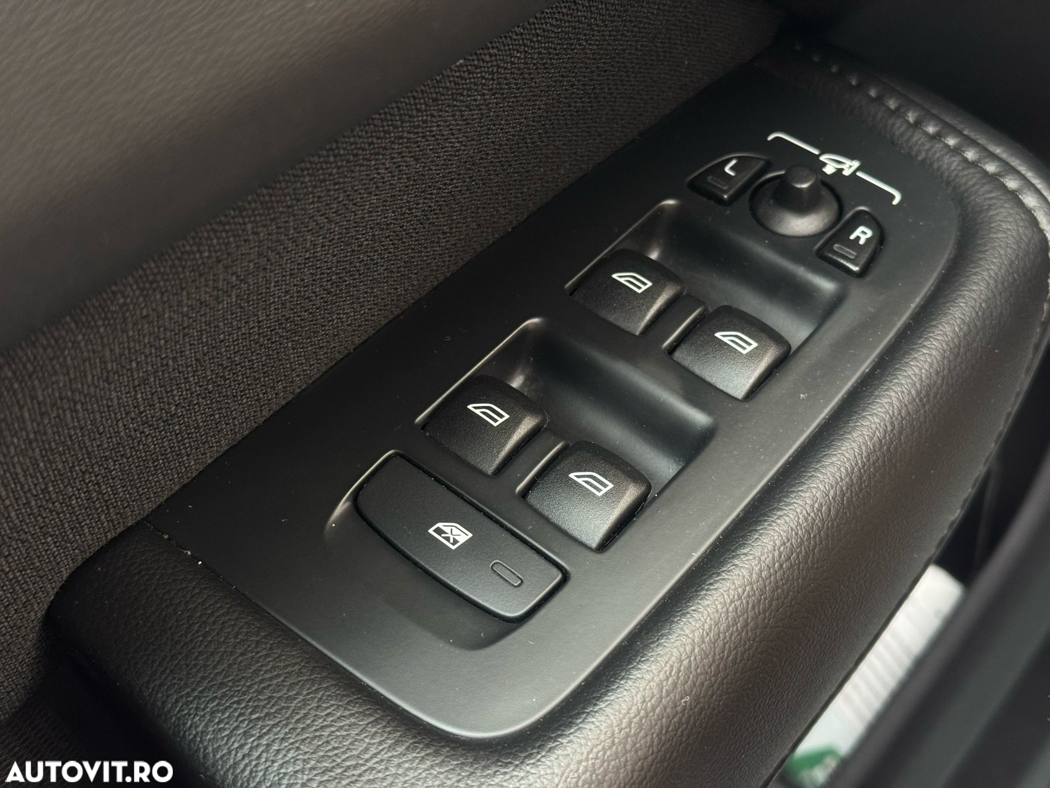 Volvo XC 60 D4 AWD Geartronic Momentum - 12