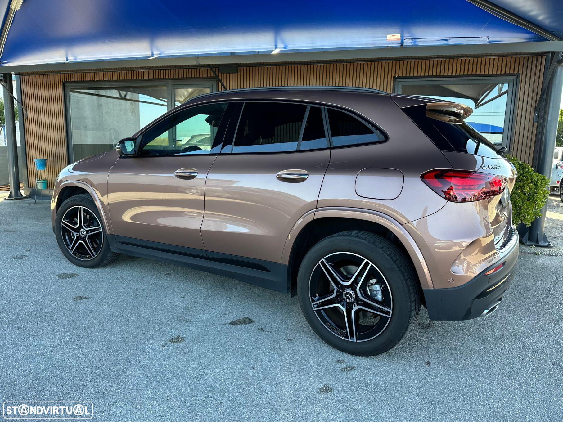 Mercedes-Benz GLA 250 e AMG Line - 16