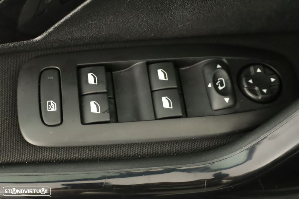 Peugeot 2008 1.2 PureTech Signature - 21