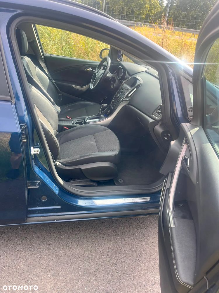 Opel Astra 1.4 T Executive - 16