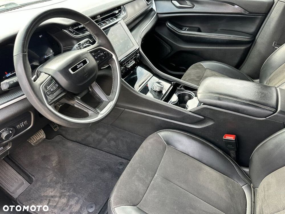 Jeep Grand Cherokee - 11