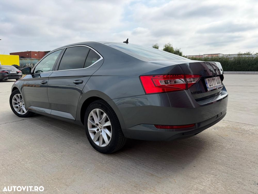 Skoda Superb 2.0 TDI DSG Ambition - 2