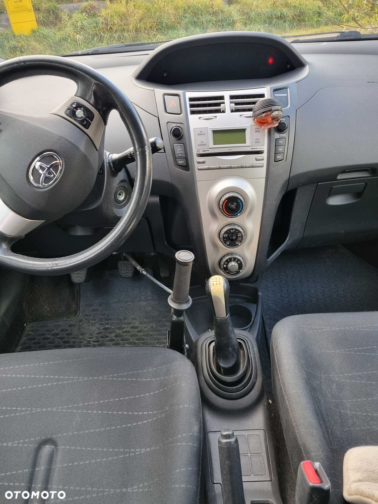 Toyota Yaris - 4