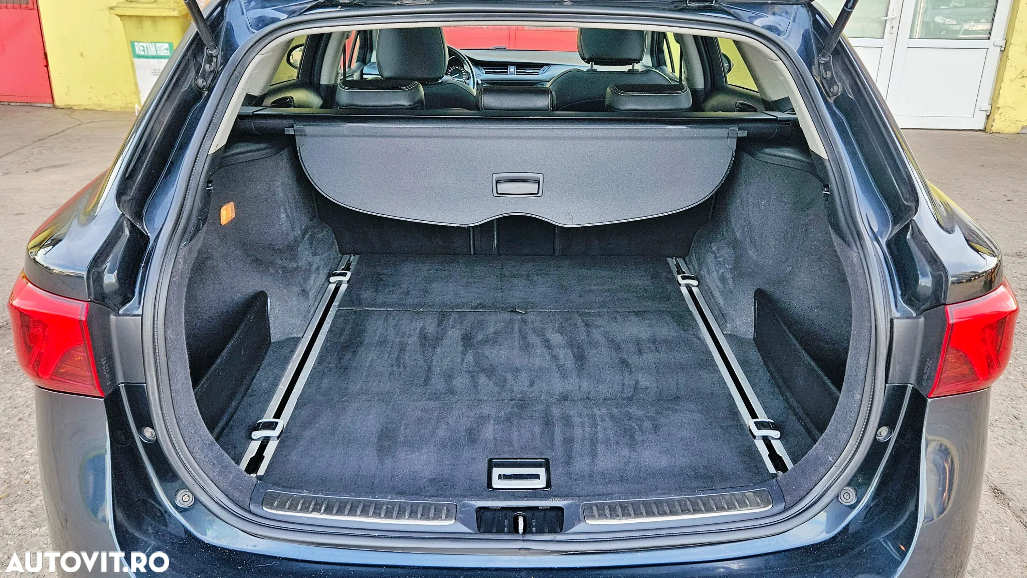 Toyota Avensis 1.6 D-4D Executive - 9