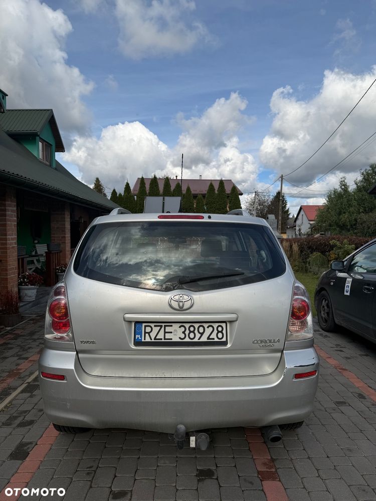Toyota Corolla Verso 2.0 D-4D - 4
