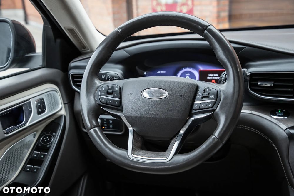 Ford Explorer - 33