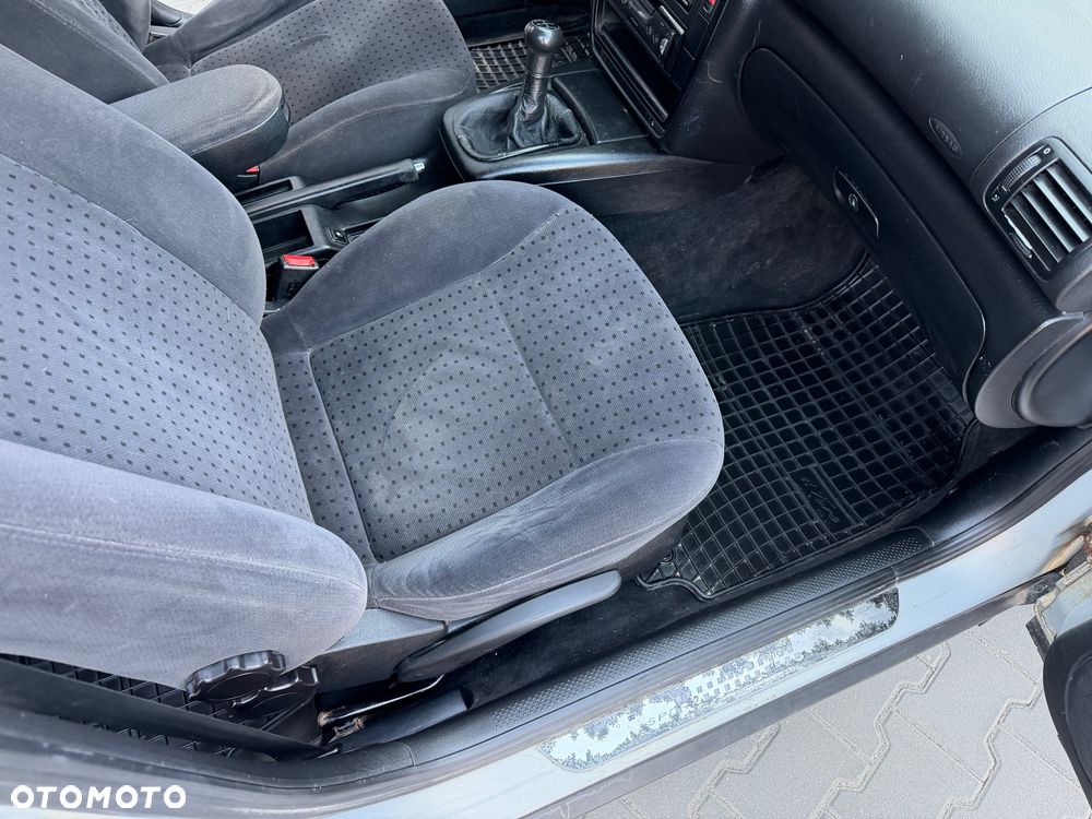 Volkswagen Passat 1.8 - 15