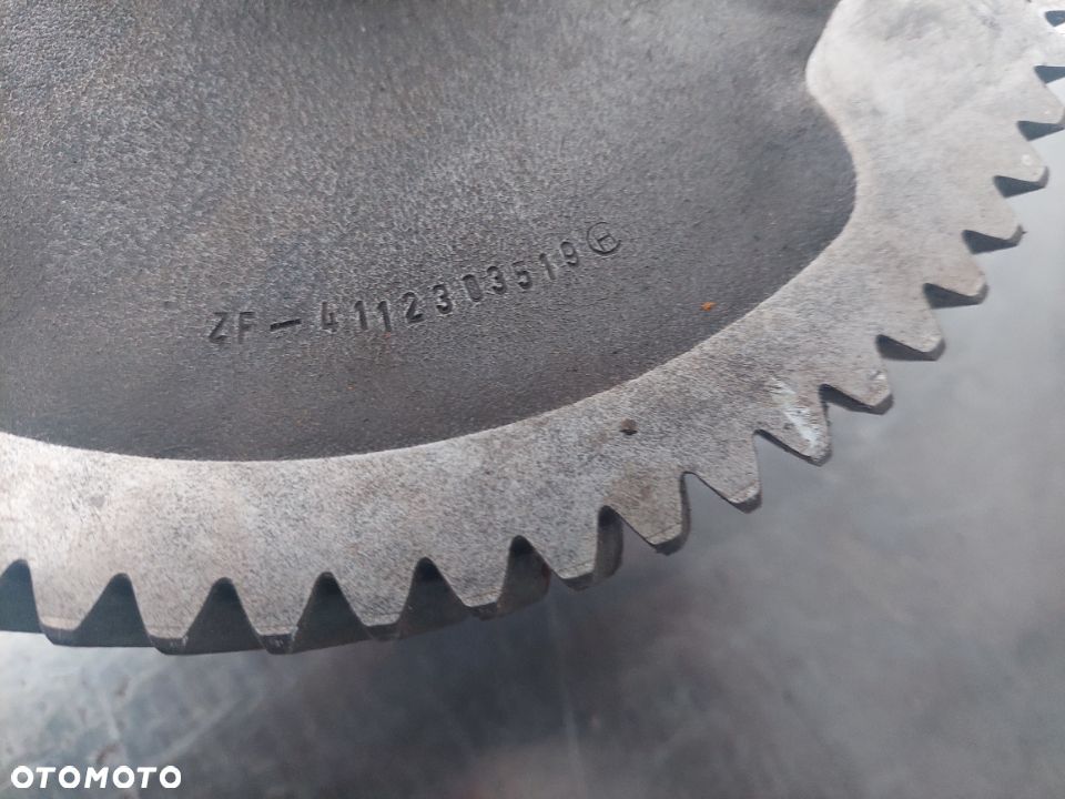 Koło talerzowe , wał ZF-4112303519 [ KT-70, F-29 ][NAP 41460] - 4