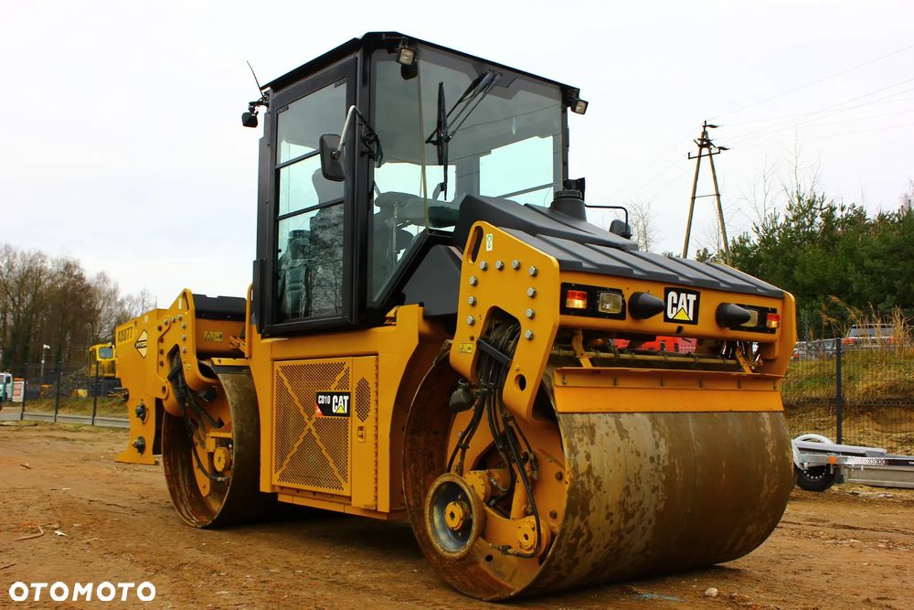 Caterpillar CAT CD10 WALEC STALOWY WIBRACYJNY Z DZIELONYMI BĘBNAMI +KOSZ HYDROG AX077 - 4