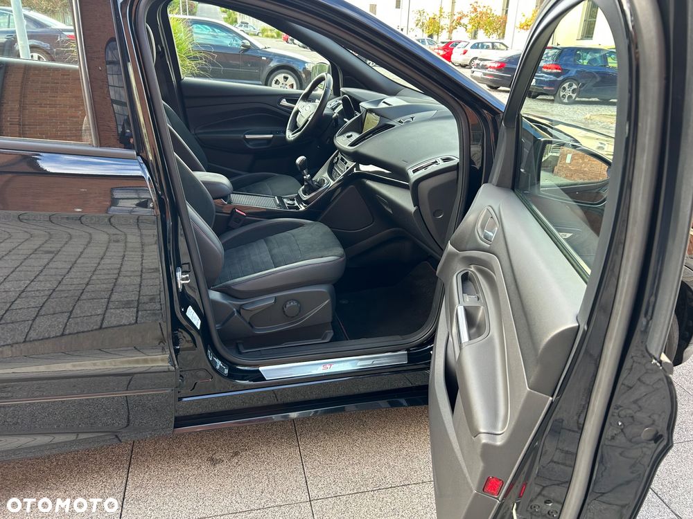 Ford Kuga 1.5 EcoBoost 2x4 ST-Line - 19