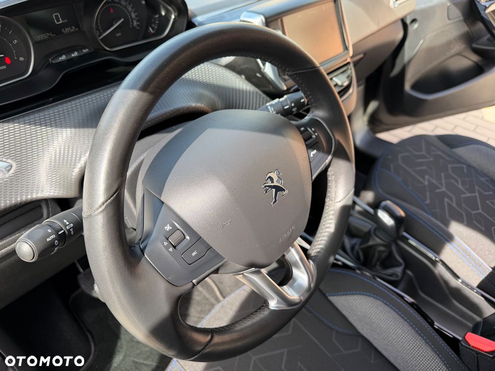 Peugeot 2008 BlueHDi 100 STOP & START Signature - 13