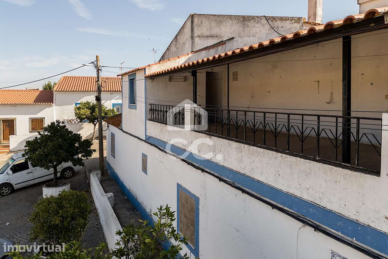 Moradia de Rés do Chão e 1º andar c/ Terraço | Mourão, Beja - Grande imagem: 4/27