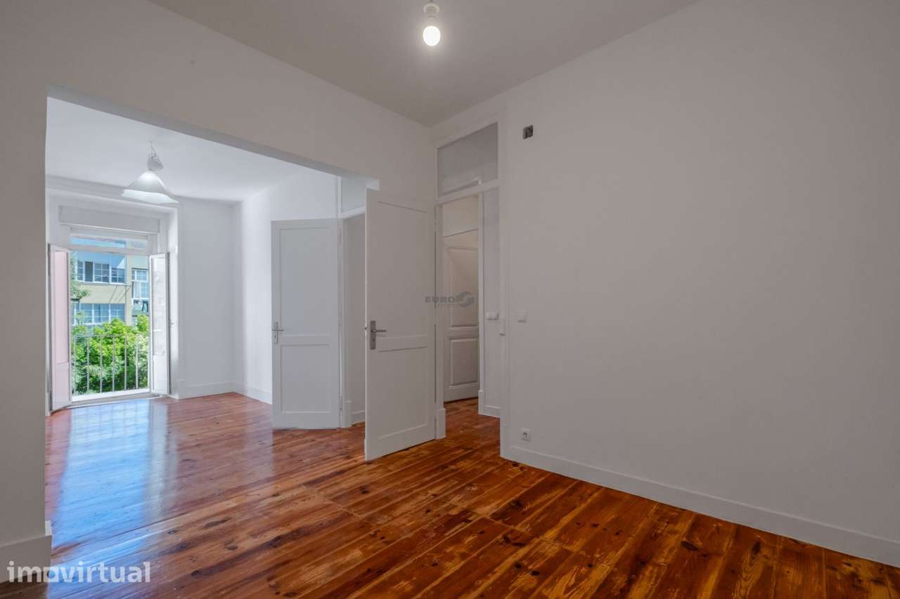 T3 Renovado para arrendamento na Rua António Pereira Carrilho - Grande imagem: 2/25